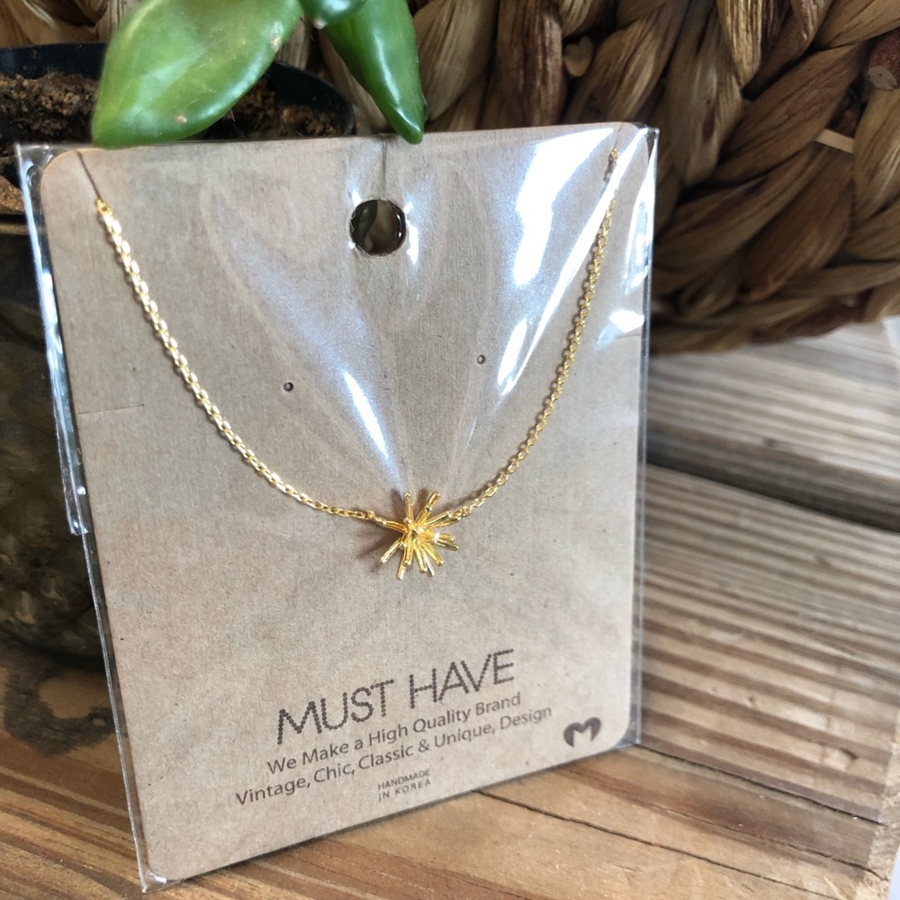 NIP Dainty Gold Starbust Sea Urchin Necklace